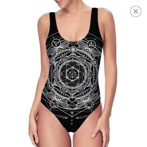 Geometric pattern one piece swimsuit 👽✌🏽